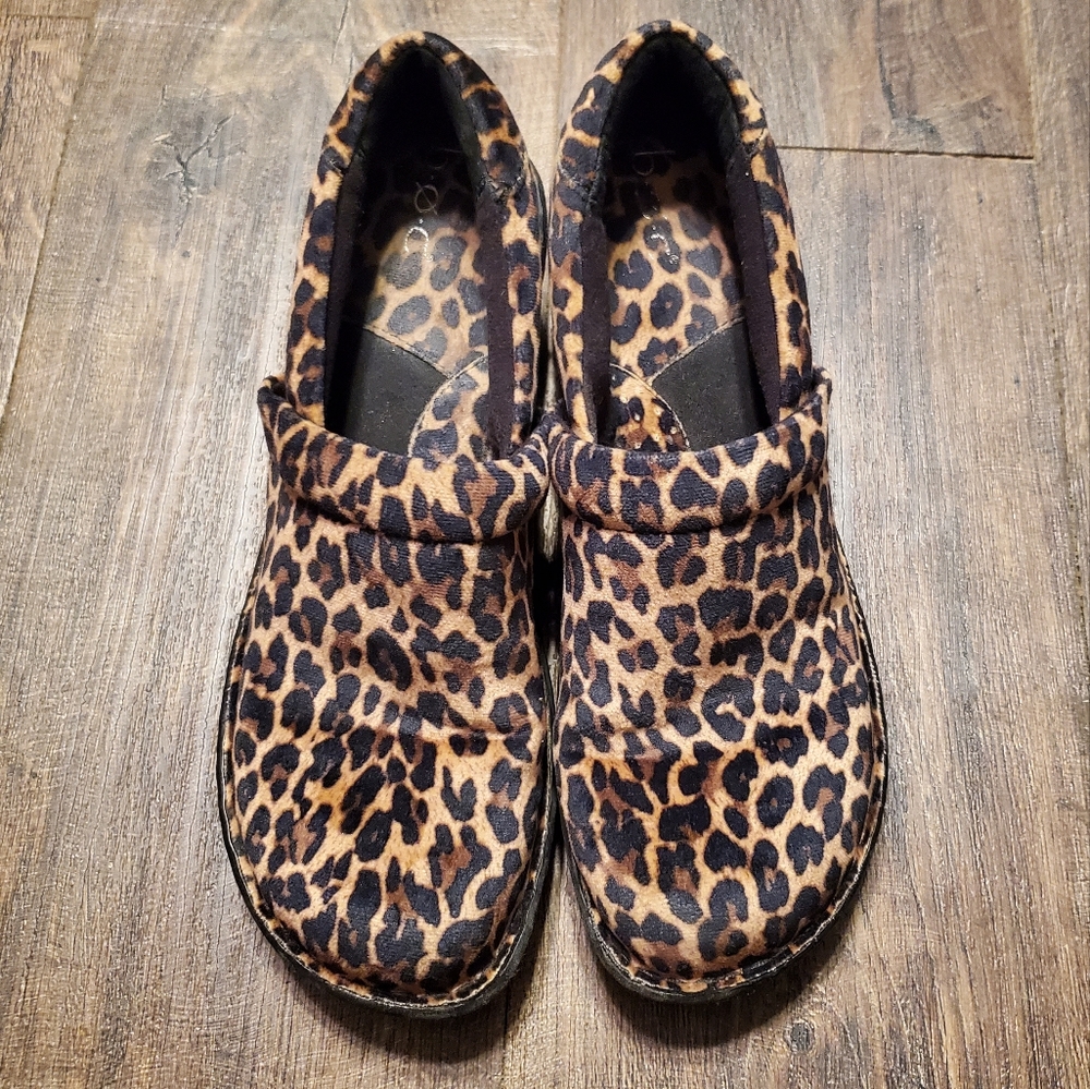 B.o.c. Womens size 9.5 Leopard Print Fur Clogs